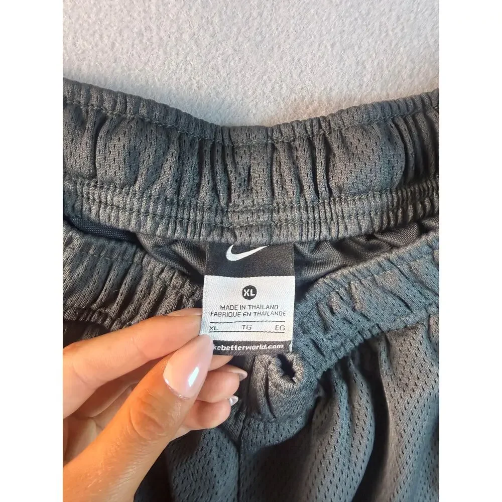 Nike Basketball Shorts Boys XL Gray Purple Piping Mesh Relaxed Swoosh Athletic
